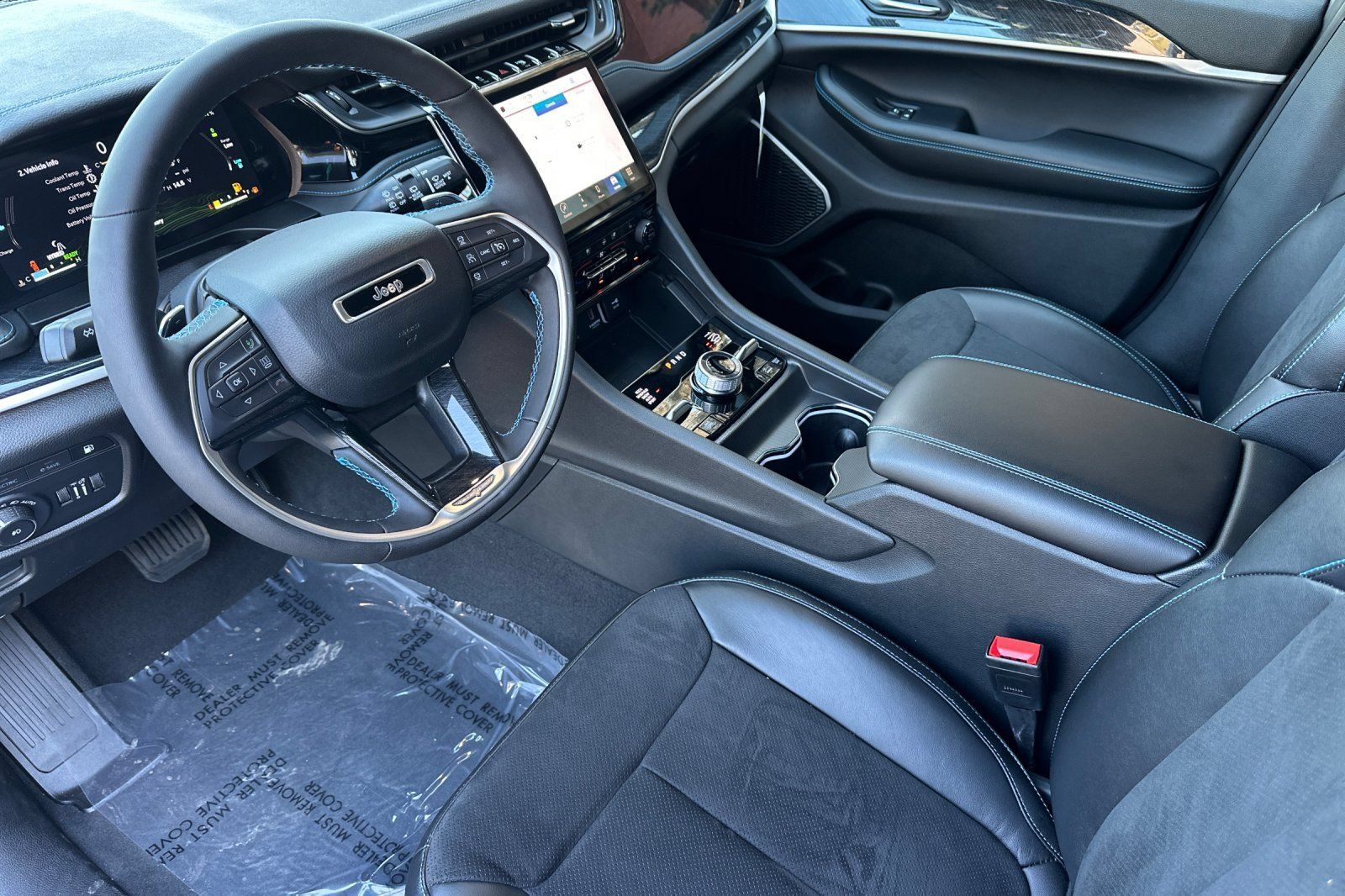 New 2023 Jeep Grand Cherokee Trailhawk w/ Advanced Protech Group II AWD/4WD image 9