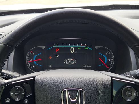 Used 2021 Honda Pilot Touring image 16
