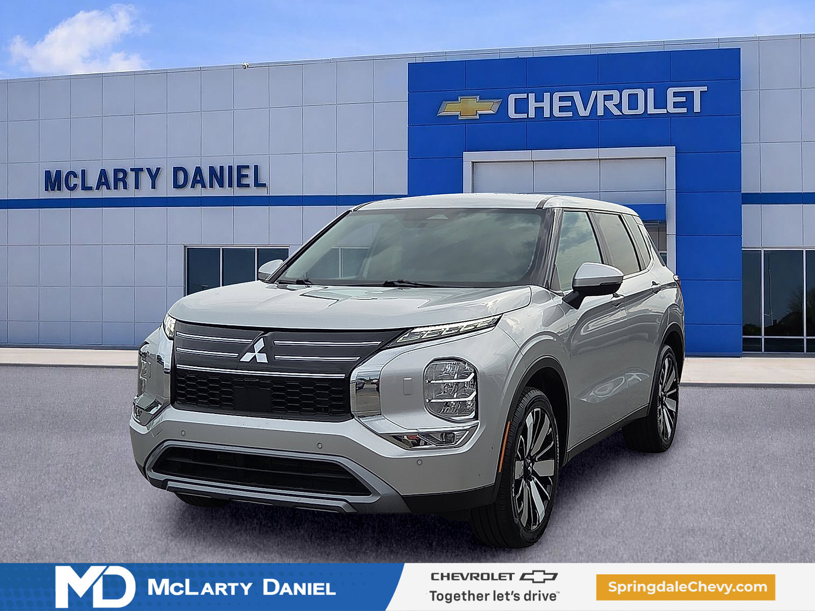 Used 2025 Mitsubishi Outlander SE AWD/4WD image 2