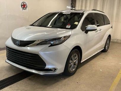Used 2022 Toyota Sienna XLE