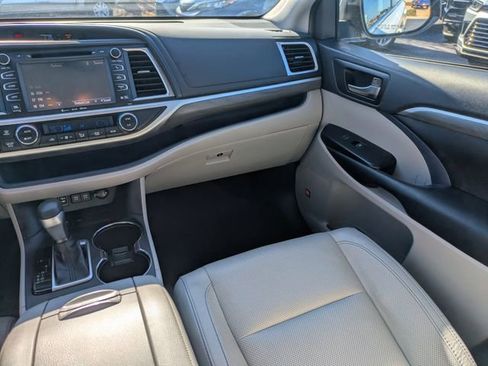 Used 2019 Toyota Highlander Limited image 19