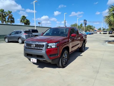 Used 2025 Nissan Frontier SV image 1