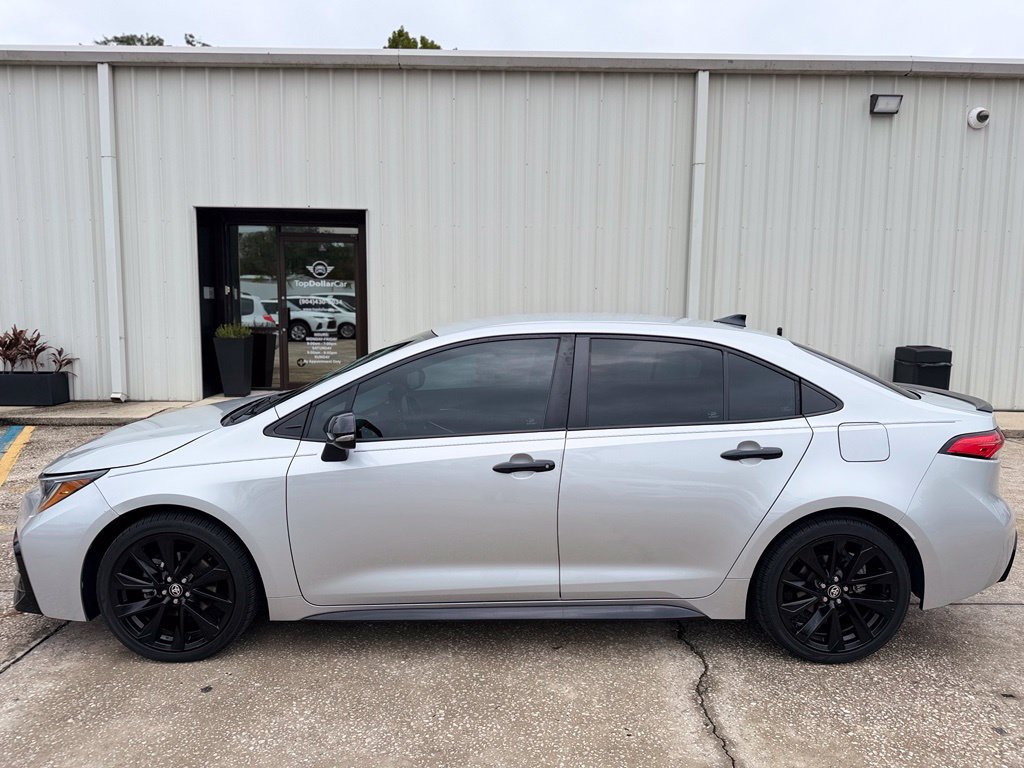 Used 2022 Toyota Corolla SE FWD image 2