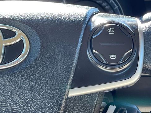 Used 2013 Toyota Camry LE image 18