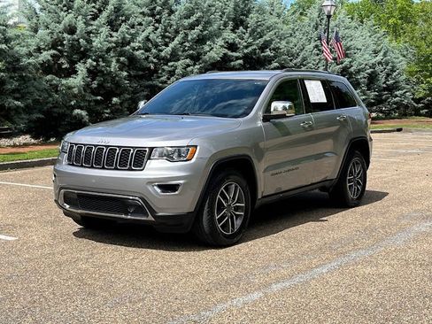 Used 2019 Jeep Grand Cherokee Limited AWD/4WD image 25