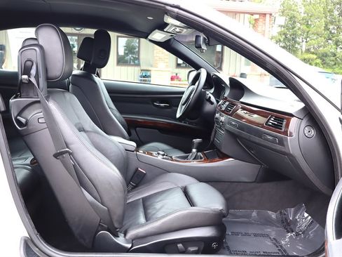 Used 2011 BMW 335i Convertible RWD image 23