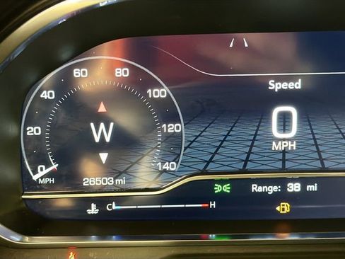 Used 2024 GMC Yukon SLT w/ SLT Luxury Package image 13