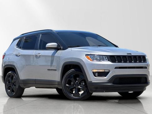 Used 2019 Jeep Compass Latitude FWD image 1