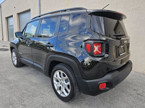 Used 2015 Jeep Renegade Latitude FWD image 17