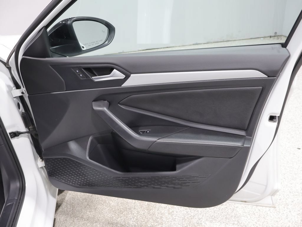 Used 2025 Volkswagen Jetta Sport FWD image 23