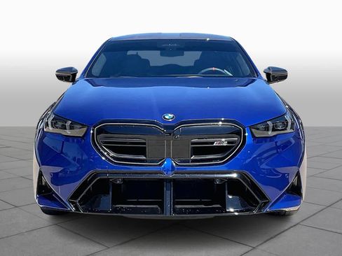 Used 2025 BMW M5 w/ Carbon Package image 4