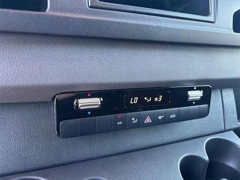 Used 2025 Mercedes-Benz Sprinter 2500 image 19