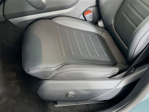 Certified 2025 Mercedes-Benz GLC 300 4MATIC image 17