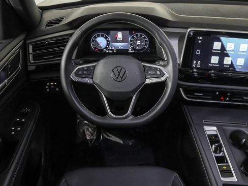 Used 2024 Volkswagen Atlas Cross Sport SE image 38