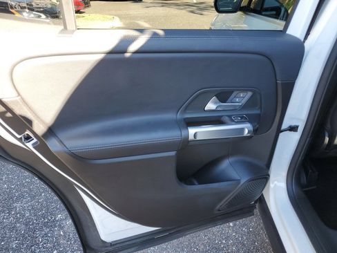 Used 2021 Mercedes-Benz GLB 250 GLB 250 image 13