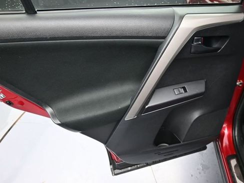 Used 2018 Toyota RAV4 LE image 27
