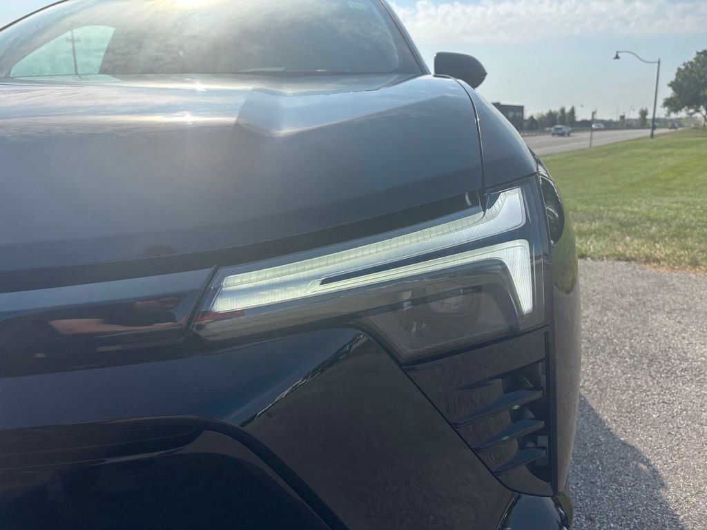 Used 2024 Chevrolet Blazer EV LT AWD/4WD image 10