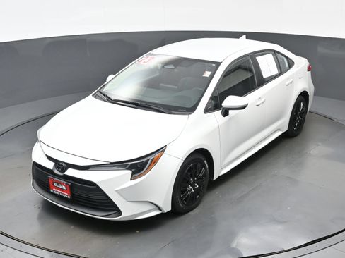 Used 2023 Toyota Corolla LE FWD image 33