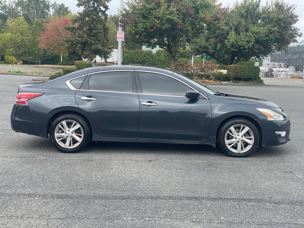 Used 2014 Nissan Altima 2.5 SV FWD image 2