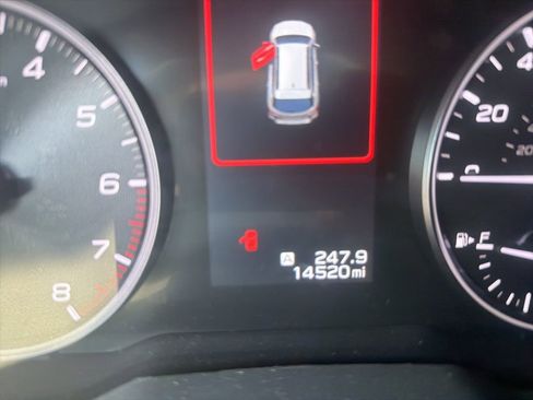 Used 2023 Subaru Outback Premium image 8