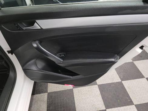 Used 2012 Volkswagen Passat 2.5 SE image 26