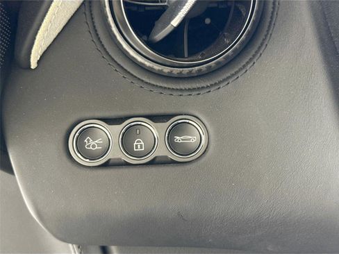 Used 2024 McLaren 750S Spider image 22