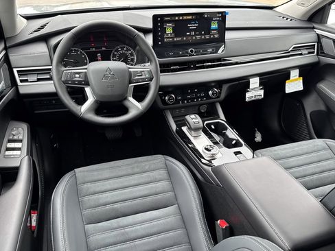 New 2026 Mitsubishi Outlander AWD image 7