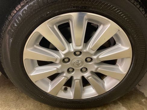 Used 2014 Toyota Sienna XLE image 4