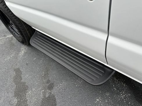 Used 2010 Ford E-350 and Econoline 350 Extended Wagon Super Duty image 16