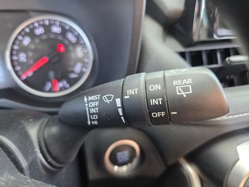 Used 2022 Toyota RAV4 XLE w/ Convenience Package FWD image 28