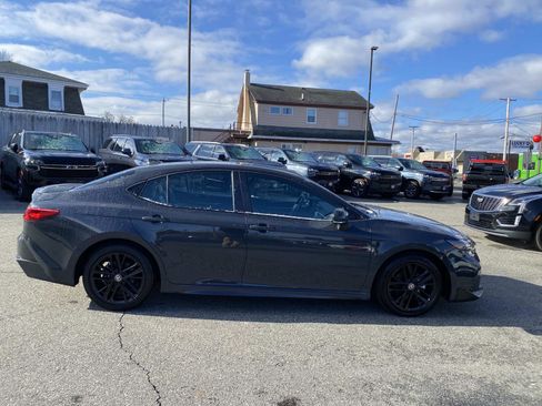 Used 2025 Toyota Camry SE image 7