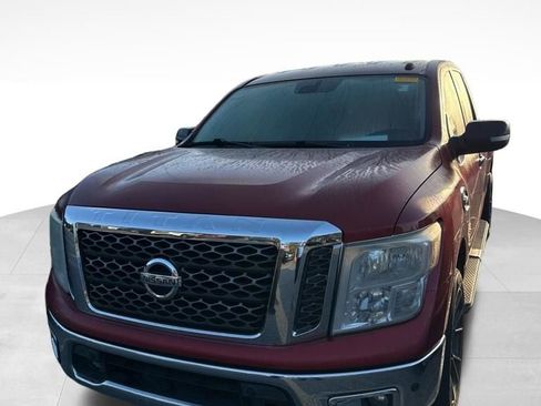 Used 2017 Nissan Titan SV image 2