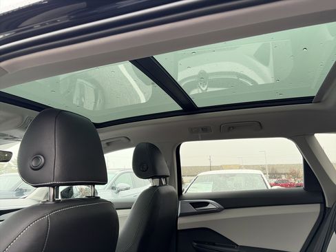 New 2025 Volkswagen Taos SEL image 15