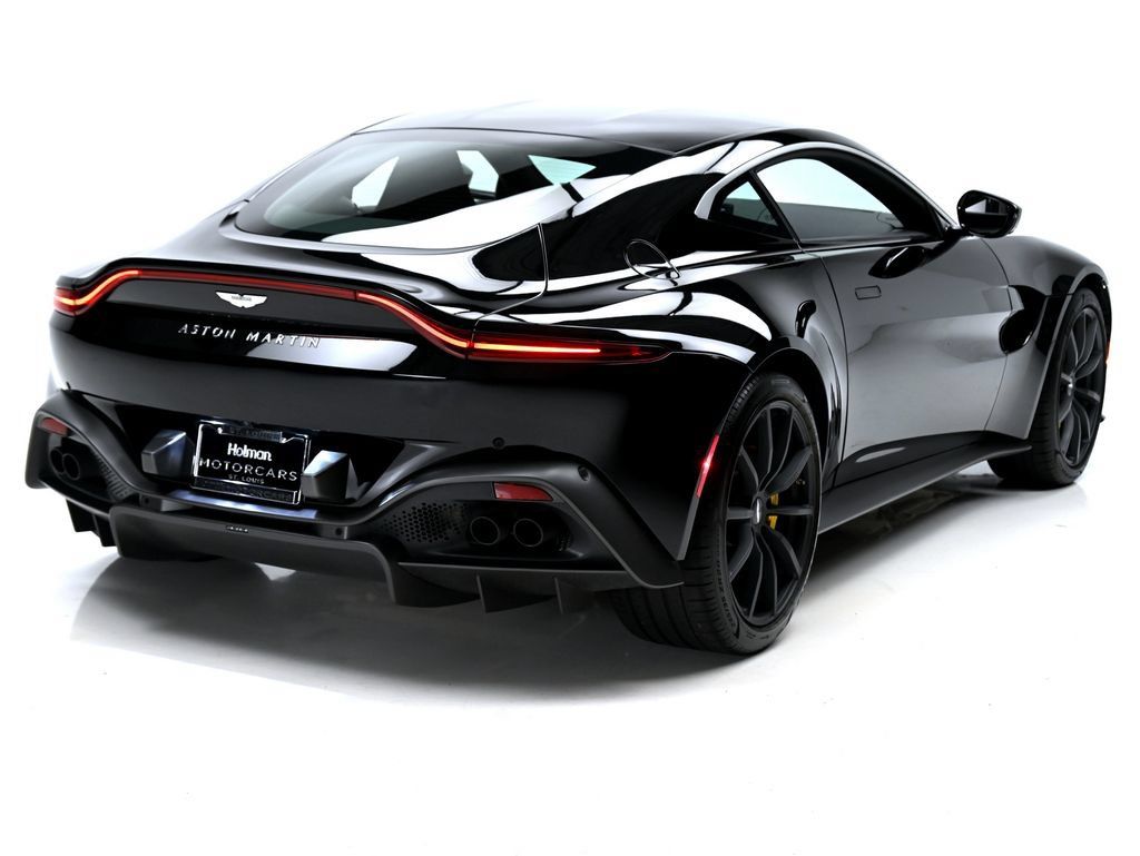 Used 2022 Aston Martin V8 Vantage Coupe RWD image 4