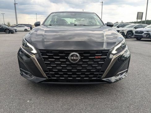 Used 2024 Nissan Altima 2.5 SR FWD image 9