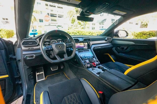 Used 2023 Lamborghini Urus Performante AWD/4WD image 3