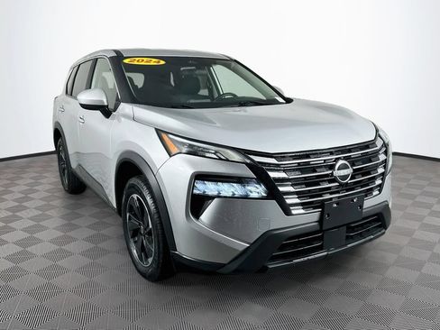 Used 2024 Nissan Rogue SV AWD/4WD image 2