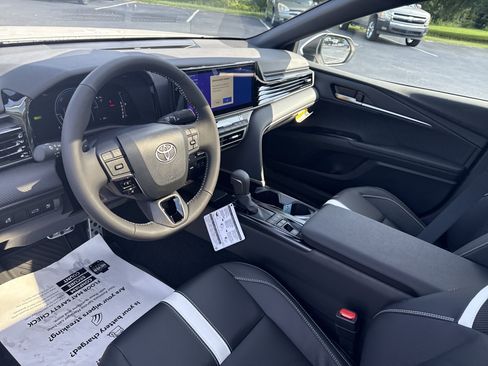 New 2025 Toyota Camry image 16