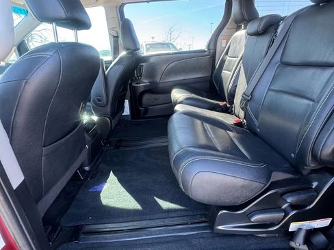 Used 2015 Toyota Sienna SE image 20