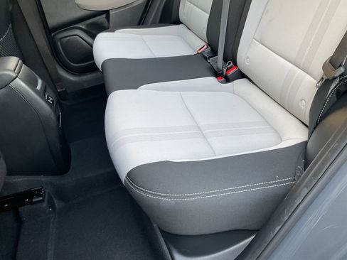 Used 2025 Hyundai Venue SEL FWD image 35