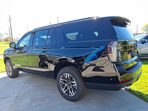 New 2026 Chevrolet Suburban Z71 w/ Comfort Package image 3