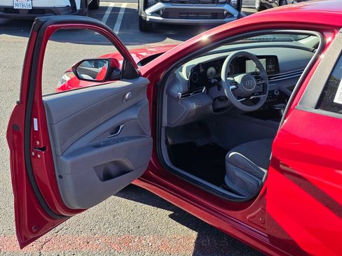 Certified 2023 Hyundai Elantra SEL w/ Convenience Package image 36