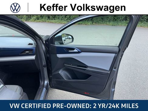 Certified 2023 Volkswagen Taos SE FWD image 39