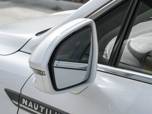 Used 2019 Lincoln Nautilus Reserve image 40