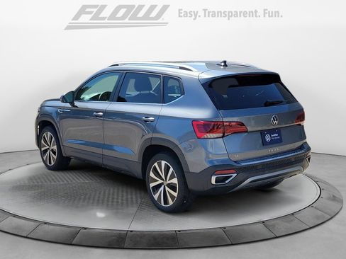 Certified 2022 Volkswagen Taos SE image 6