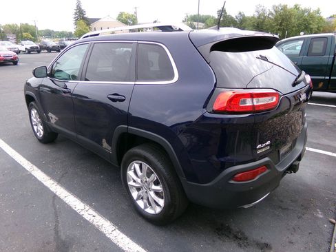 Used 2016 Jeep Cherokee Limited w/ Luxury Group AWD/4WD image 5