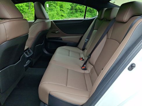 Used 2025 Lexus ES 350 w/ Premium Package FWD image 10