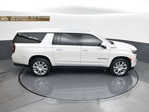 Used 2024 Chevrolet Suburban High Country AWD/4WD image 17