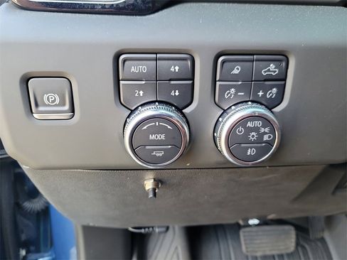 Used 2025 GMC Sierra 3500 Denali Ultimate image 40