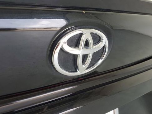 Used 2021 Toyota Corolla SE w/ Carpet Mat Package (TMS) image 9